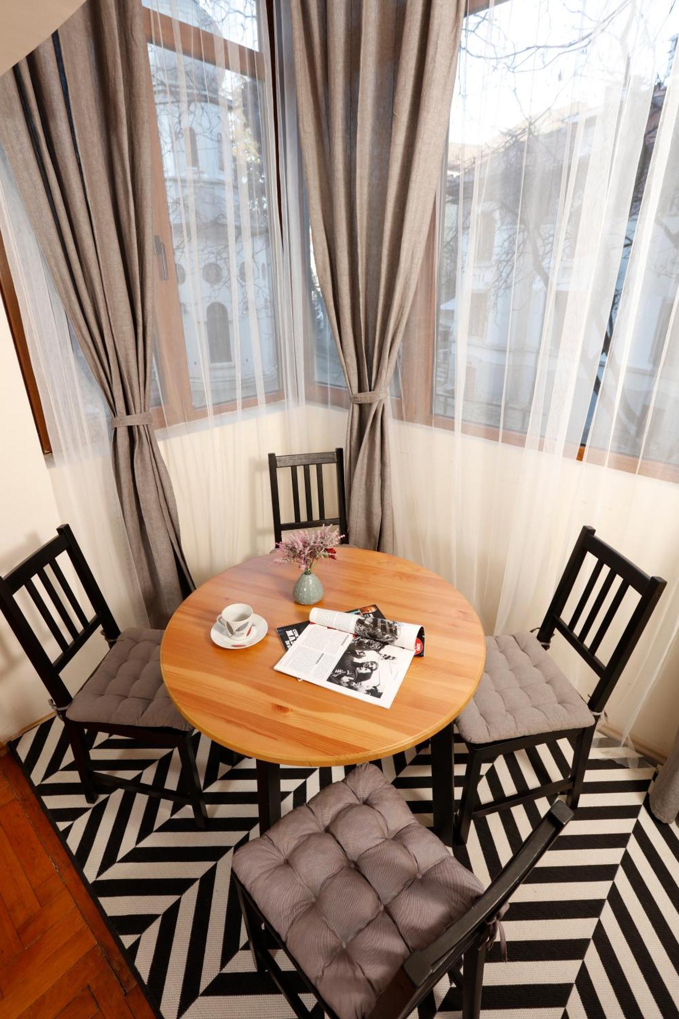 Peaceful Getaway - Generous 3-Bedroom Sanctuary - Close To Historic Old Town Bucarest Exterior foto