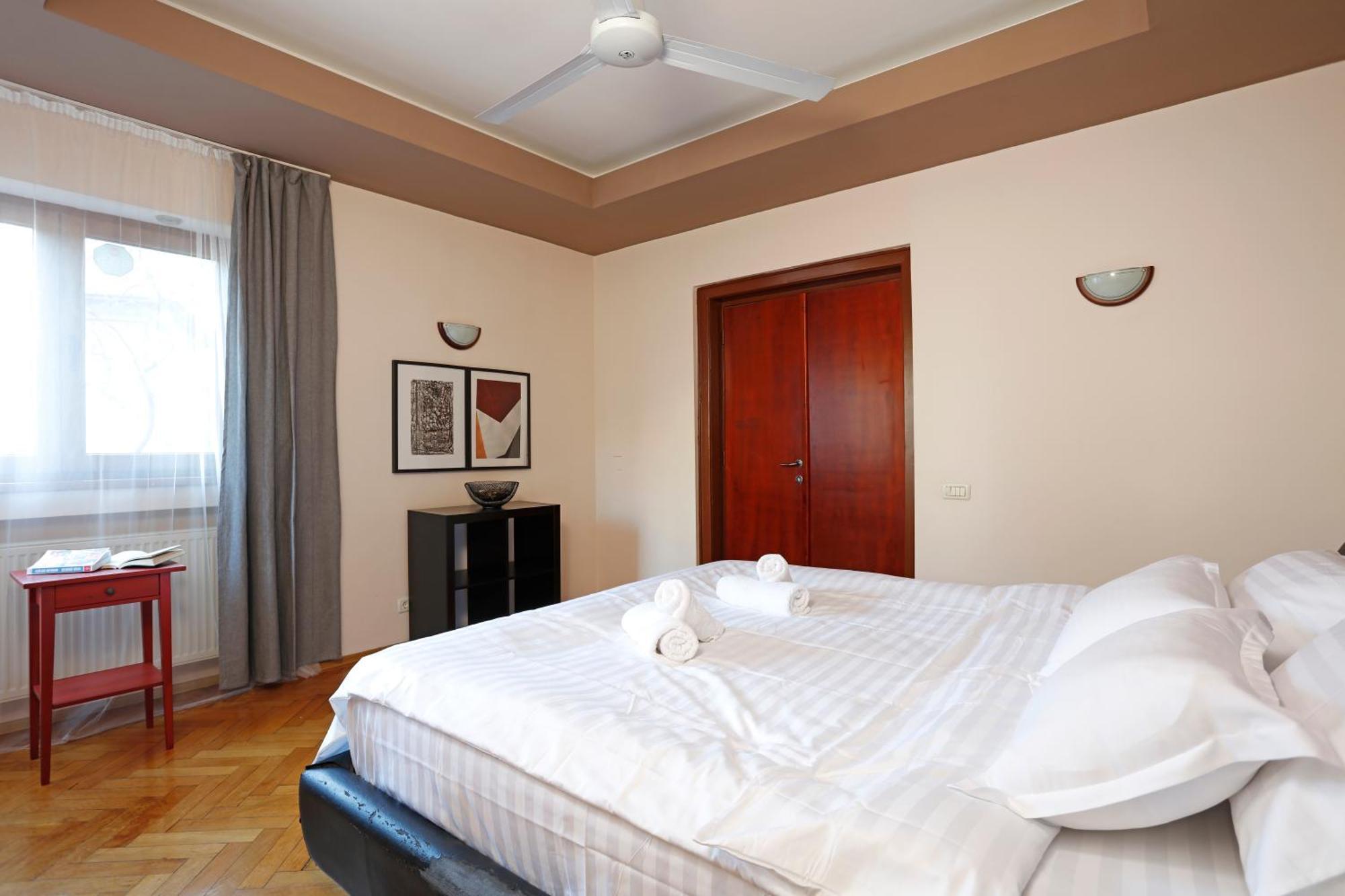 Peaceful Getaway - Generous 3-Bedroom Sanctuary - Close To Historic Old Town Bucarest Exterior foto
